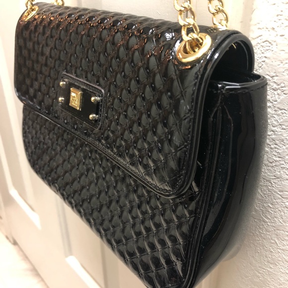 Shiny quilted Anne Klein purse, 2 length chain - Picture 2 of 7